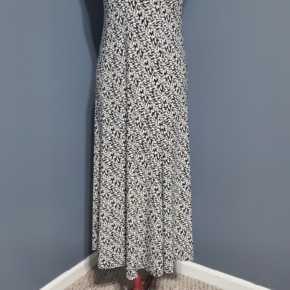 New Directions Black and White Patterned Maxi Dress - Picture 3 of 7
